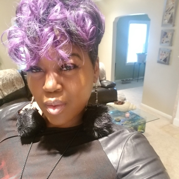 Meet your Posher, Alea - Picture 2 of 3